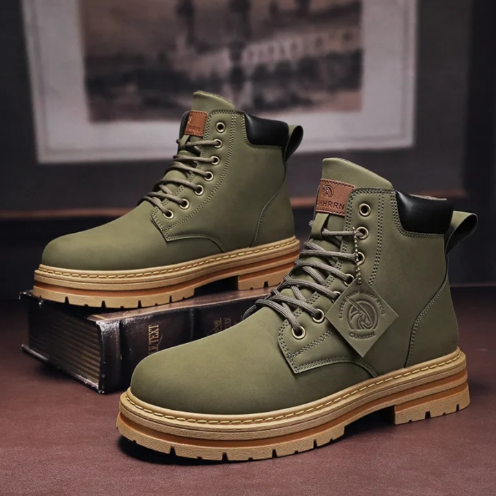 Lace Up Hiking Boots with Outdoor Ready Design for Men