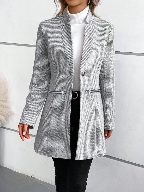 Gray monochrome outer clothing with long sleeves and bags 5
