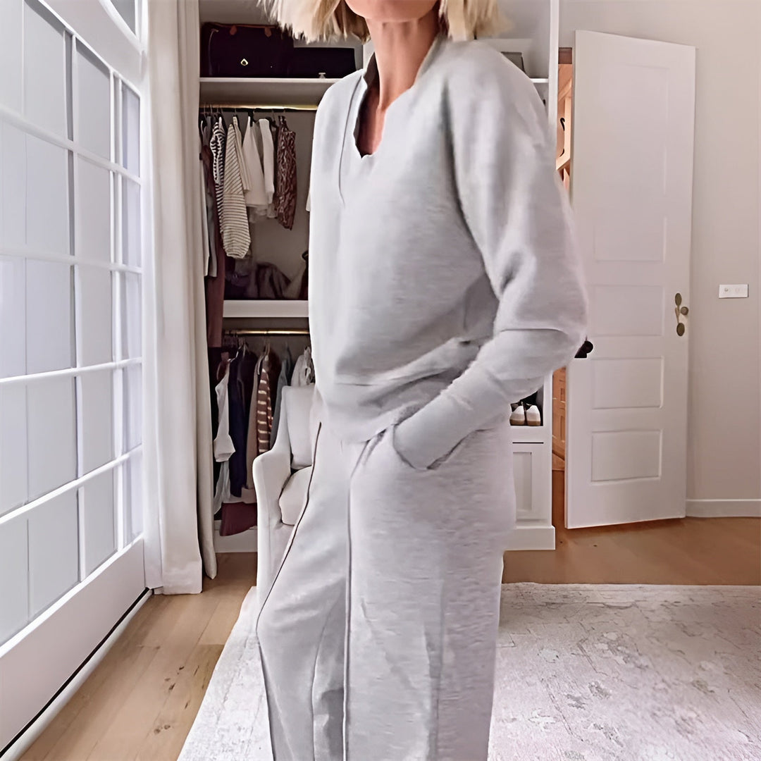 Julia | 2-piece women's tracksuit set 1