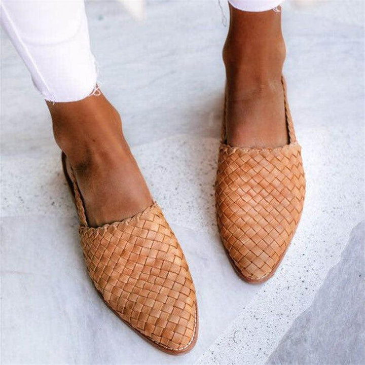 Ladies flat with closed tip and web pattern | Slingback 1