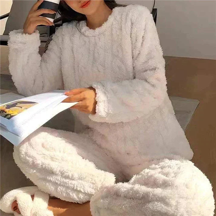 Pyjama set made of flannel for women-cozy and stylish for home 2
