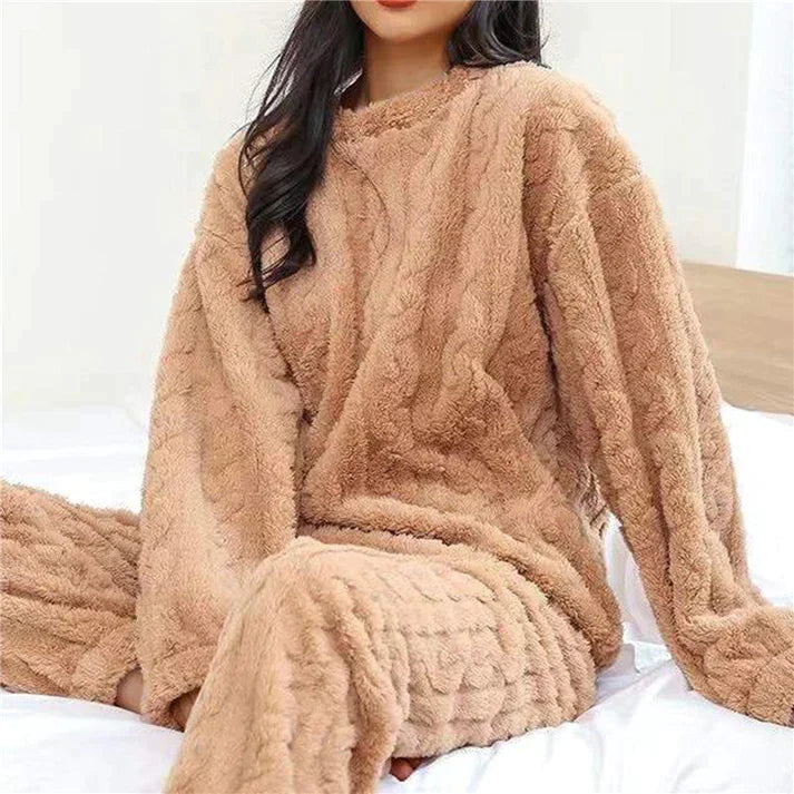 Pyjama set made of flannel for women-cozy and stylish for home 4