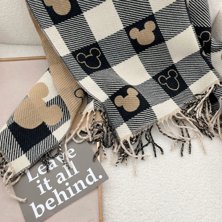 Schal for women with a sweet cartoon mickey motif, soft and warm 6