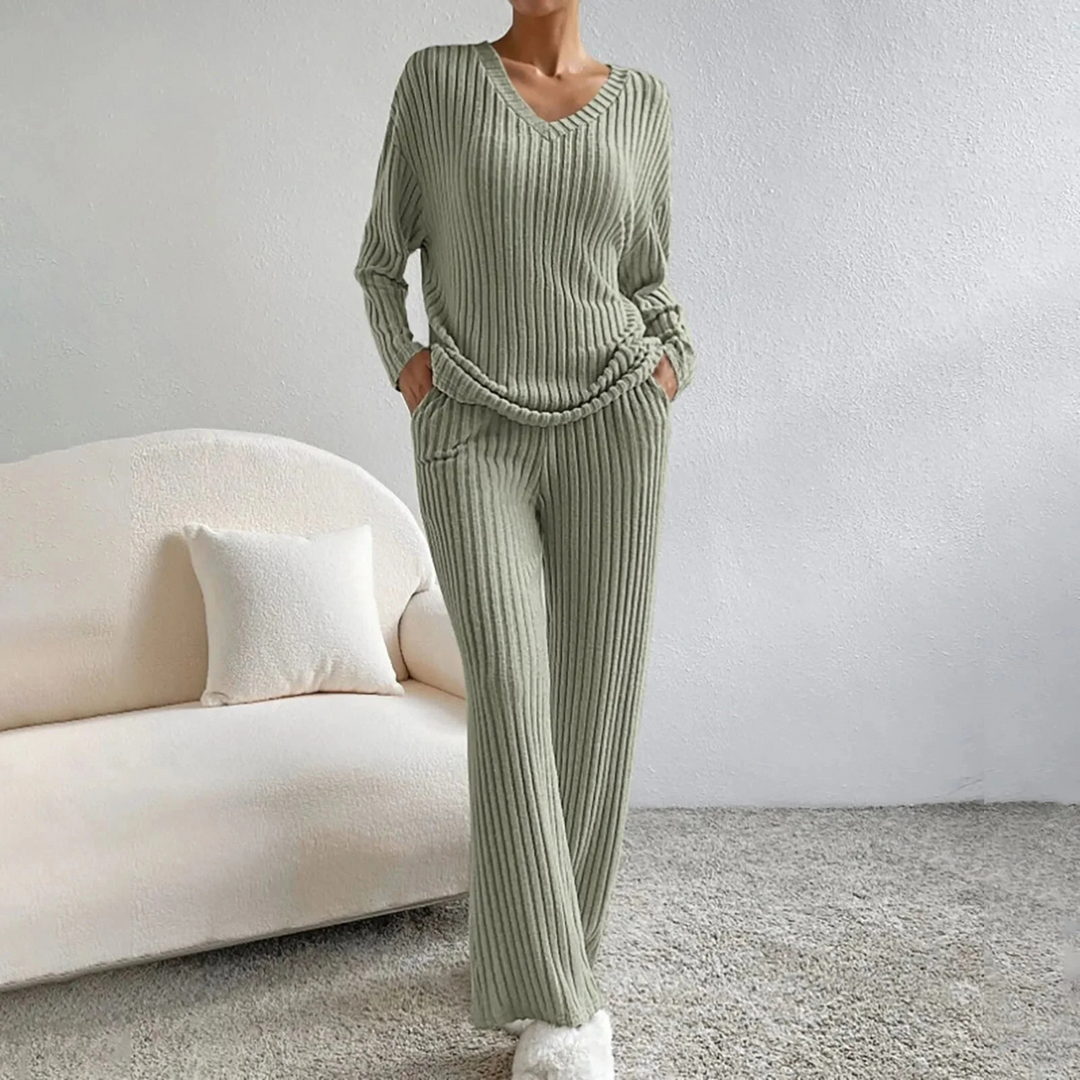 Women’s Two-Piece Lounge Set | Soft Knit | Relaxed Fit