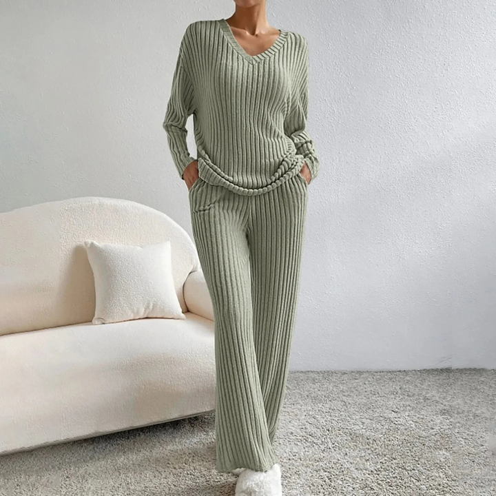 Women’s Two-Piece Lounge Set | Soft Knit | Relaxed Fit
